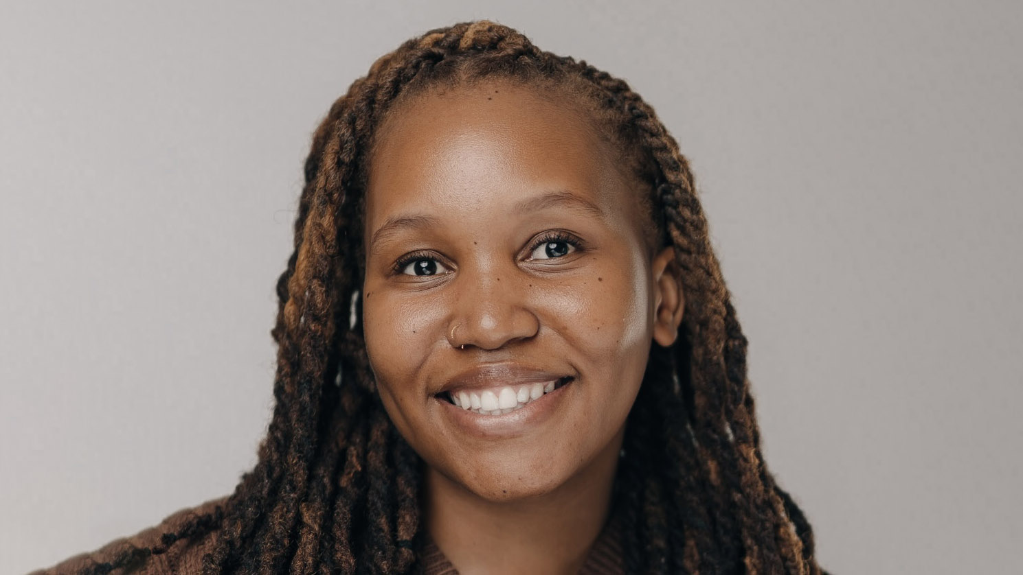 Siye: Storyteller shaping sound, stage, space